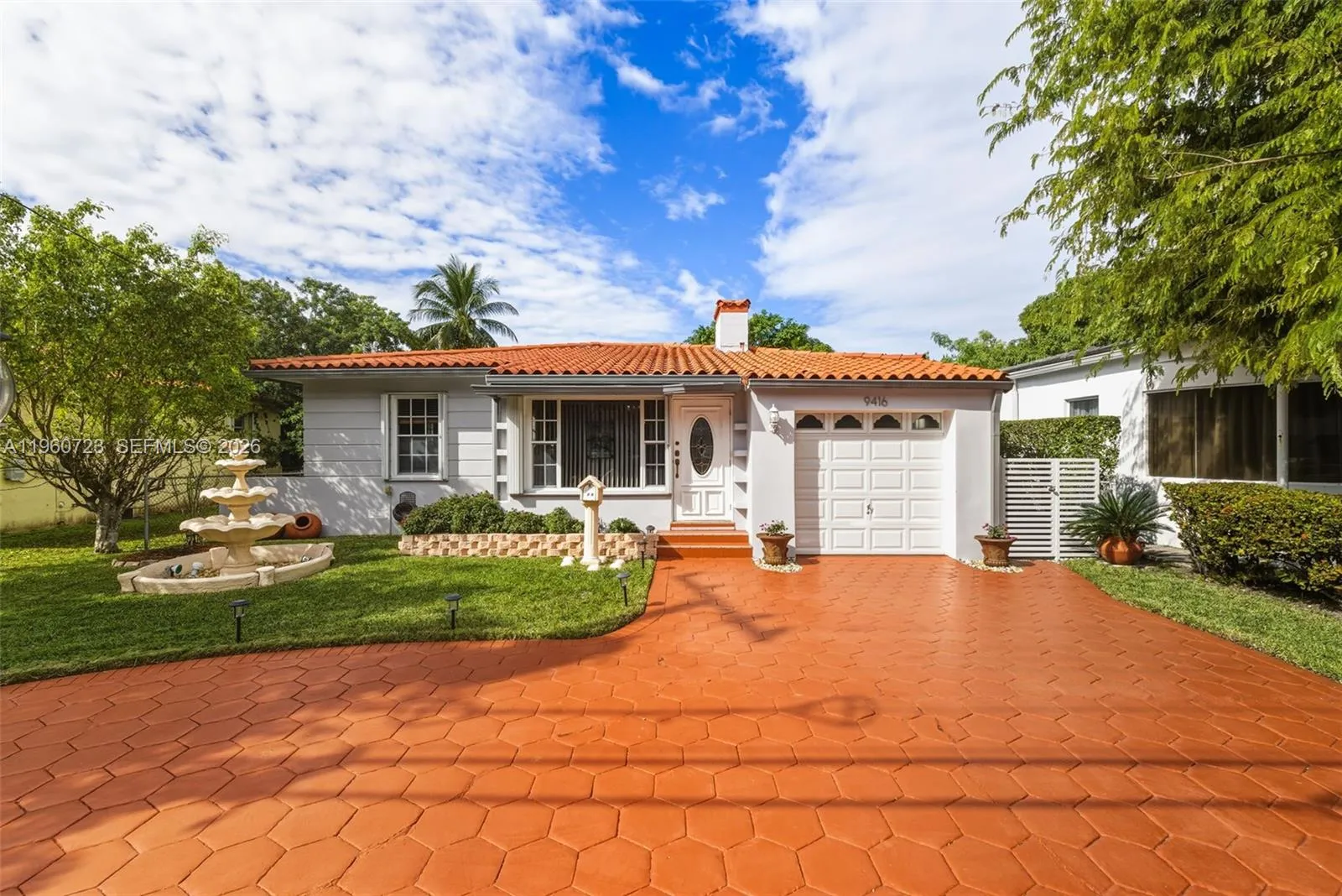 Foto de propiedad en  Surfside con MLS# 