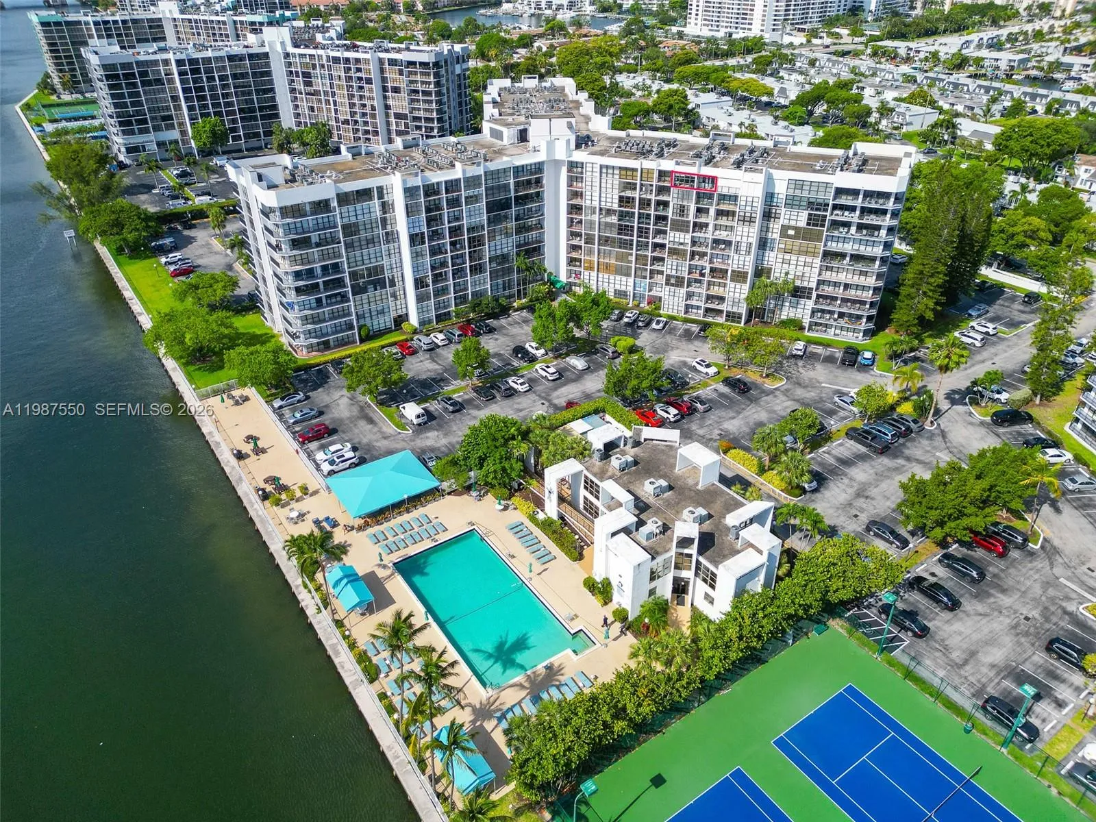Foto de propiedad en  Hallandale Beach con MLS# 