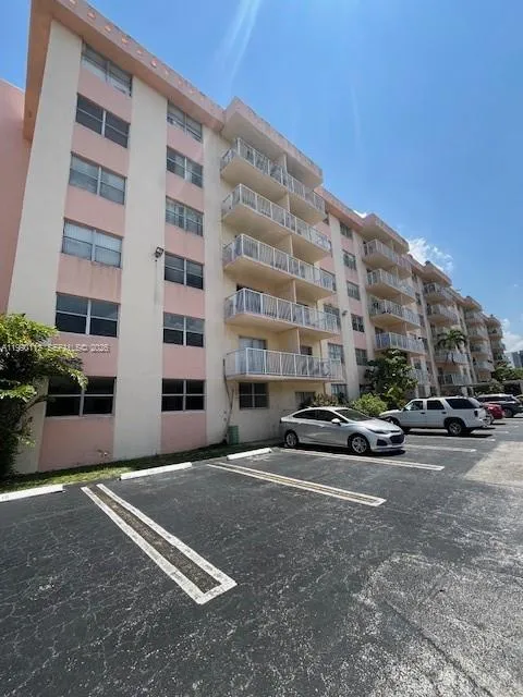 Foto de propiedad en  North Miami Beach con MLS# 