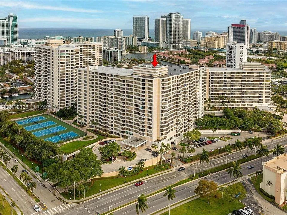 Foto de propiedad en  Hallandale Beach con MLS# 