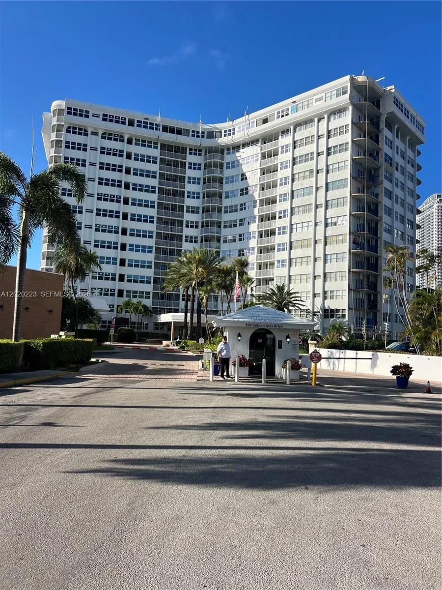 Foto de propiedad en  Hallandale Beach con MLS# 