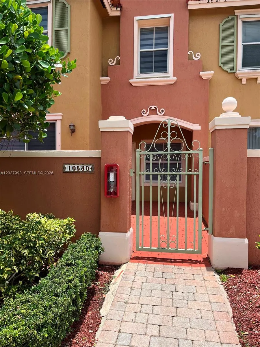 Foto de propiedad en  Pembroke Pines con MLS# 