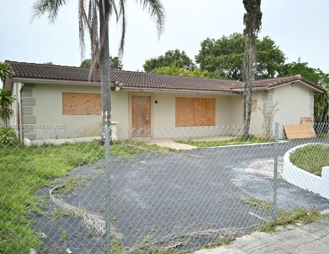 Foto de propiedad en  Hollywood con MLS# 