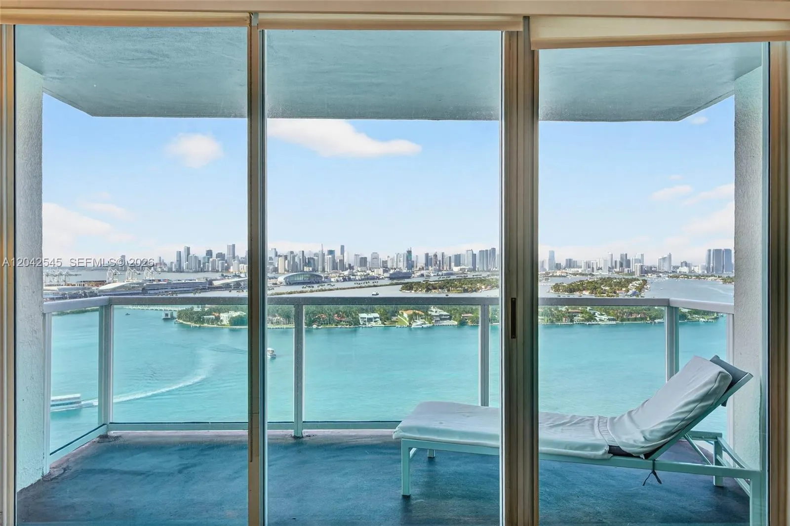 Foto de propiedad en  Miami Beach con MLS# 
