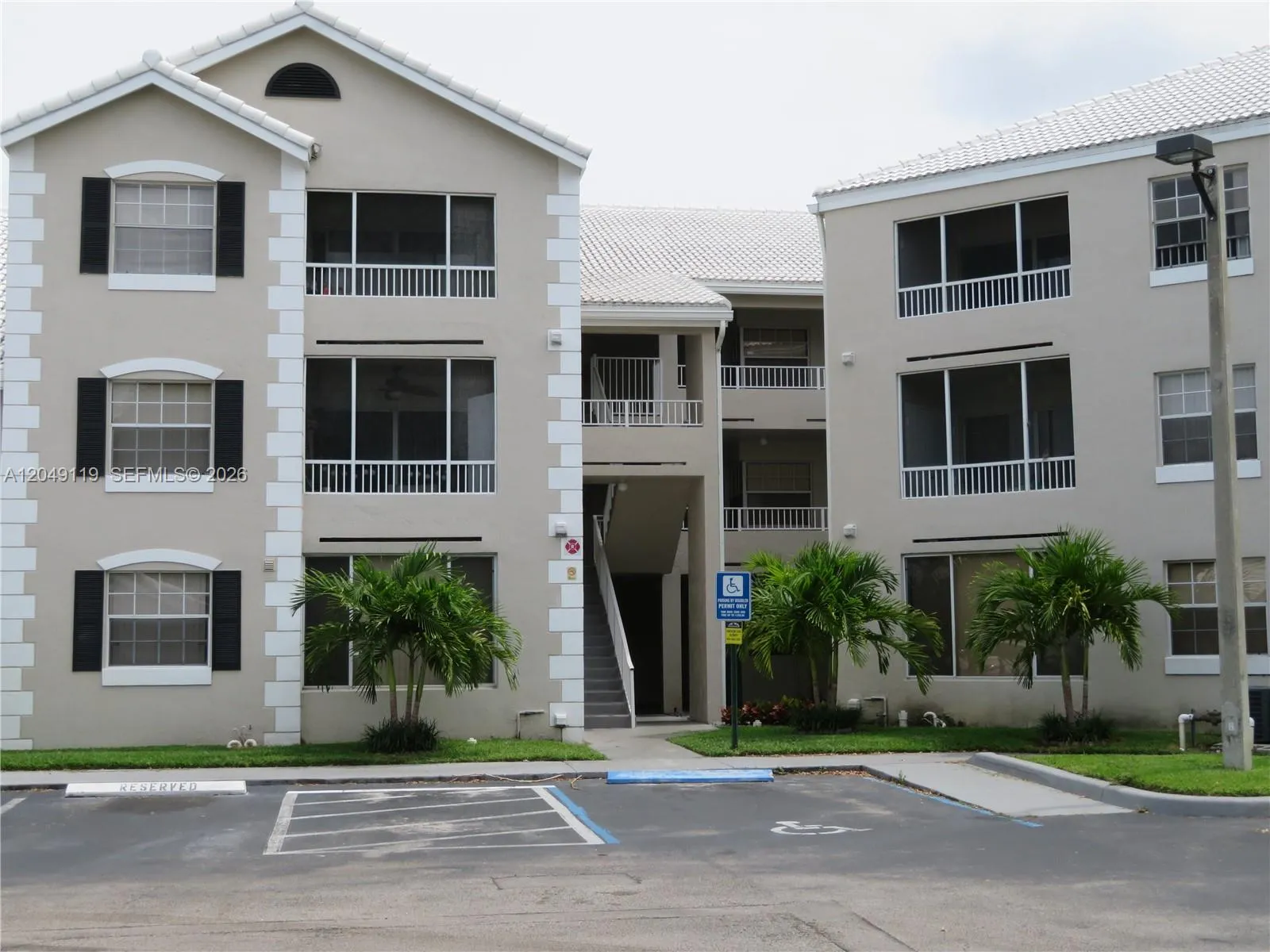 Foto de propiedad en  Oakland Park con MLS# 