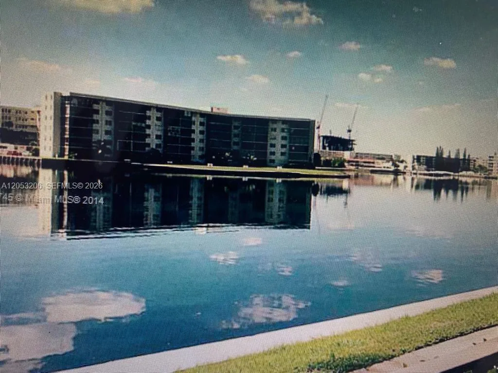 Foto de propiedad en  Aventura con MLS# 