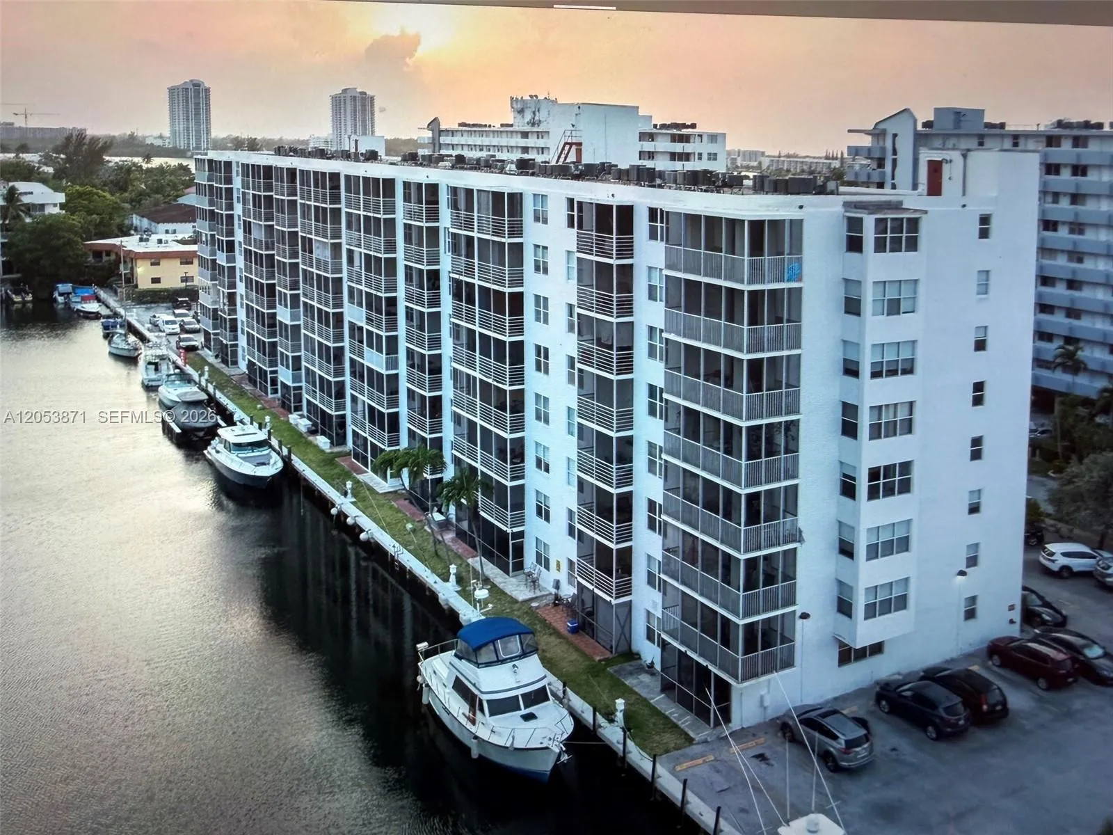 Foto de propiedad en  North Miami Beach con MLS# 