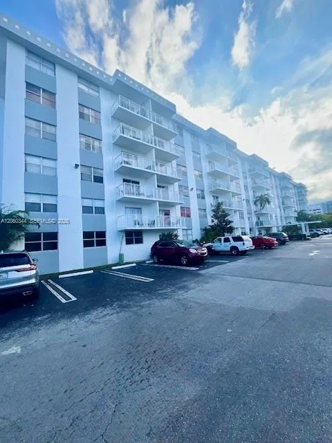 Foto de propiedad en  North Miami Beach con MLS# 