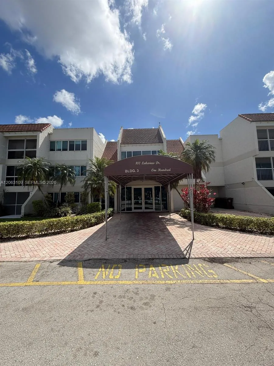 Foto de propiedad en  Weston con MLS# 
