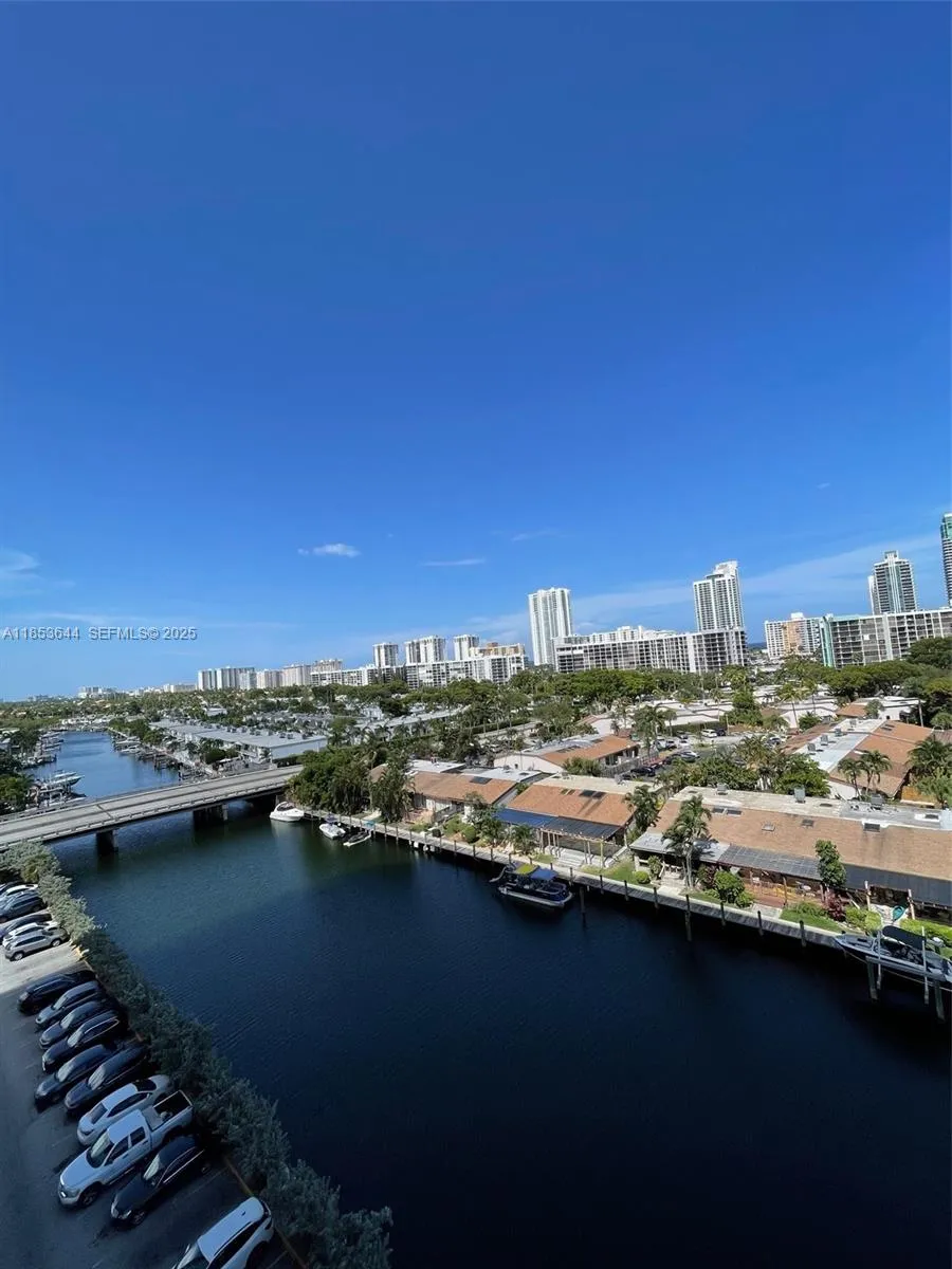 Foto de propiedad en  Hallandale Beach con MLS# 