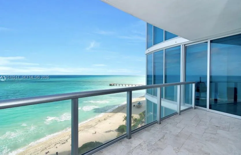 Foto de propiedad en  Sunny Isles Beach con MLS# 