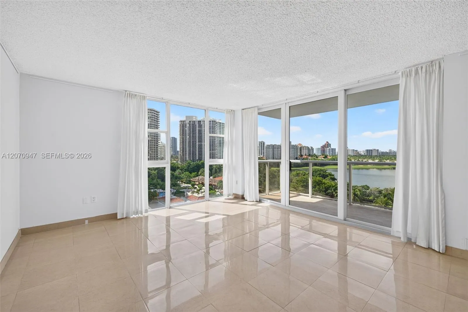 Foto de propiedad en  Aventura con MLS# 