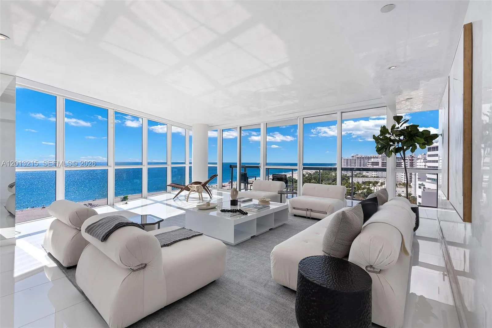 Foto de propiedad en  Miami Beach con MLS# 