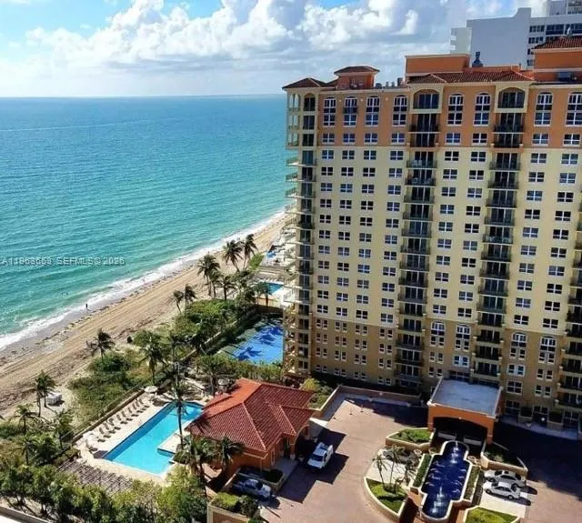 Foto de propiedad en  Hallandale Beach con MLS# 