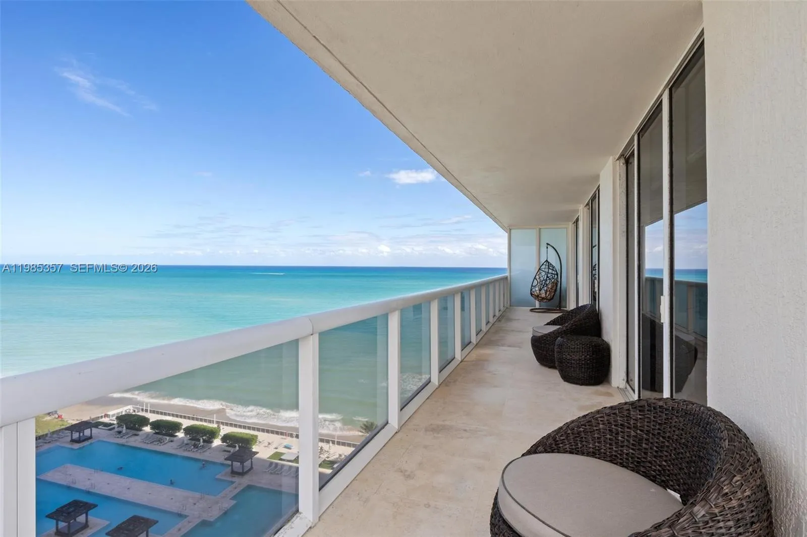 Foto de propiedad en  Hallandale Beach con MLS# 