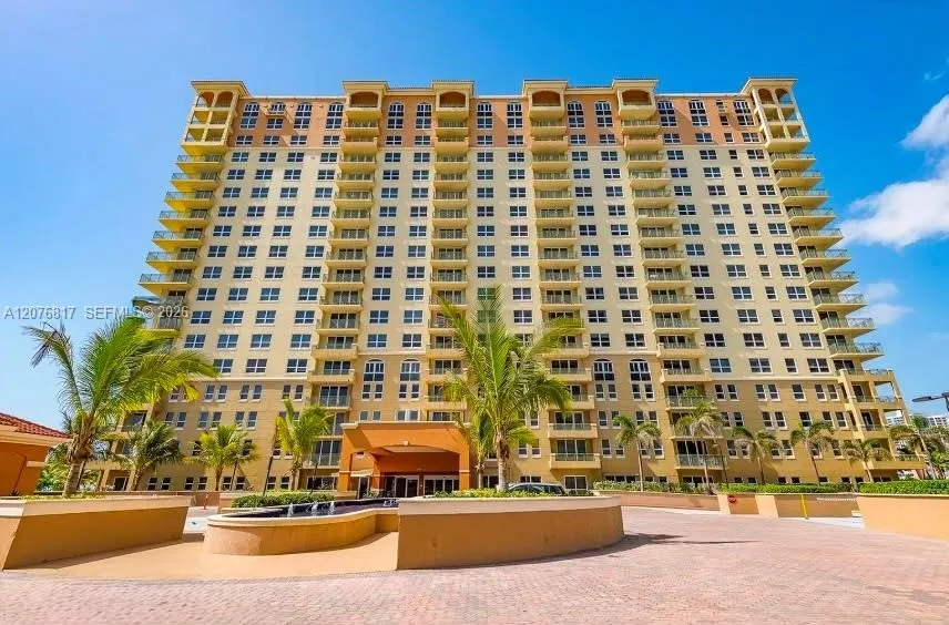 Foto de propiedad en  Hallandale Beach con MLS# 