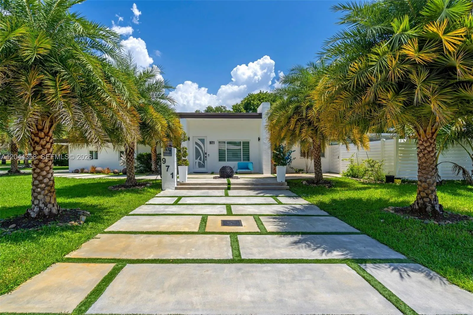 Foto de propiedad en  Biscayne Park con MLS# 