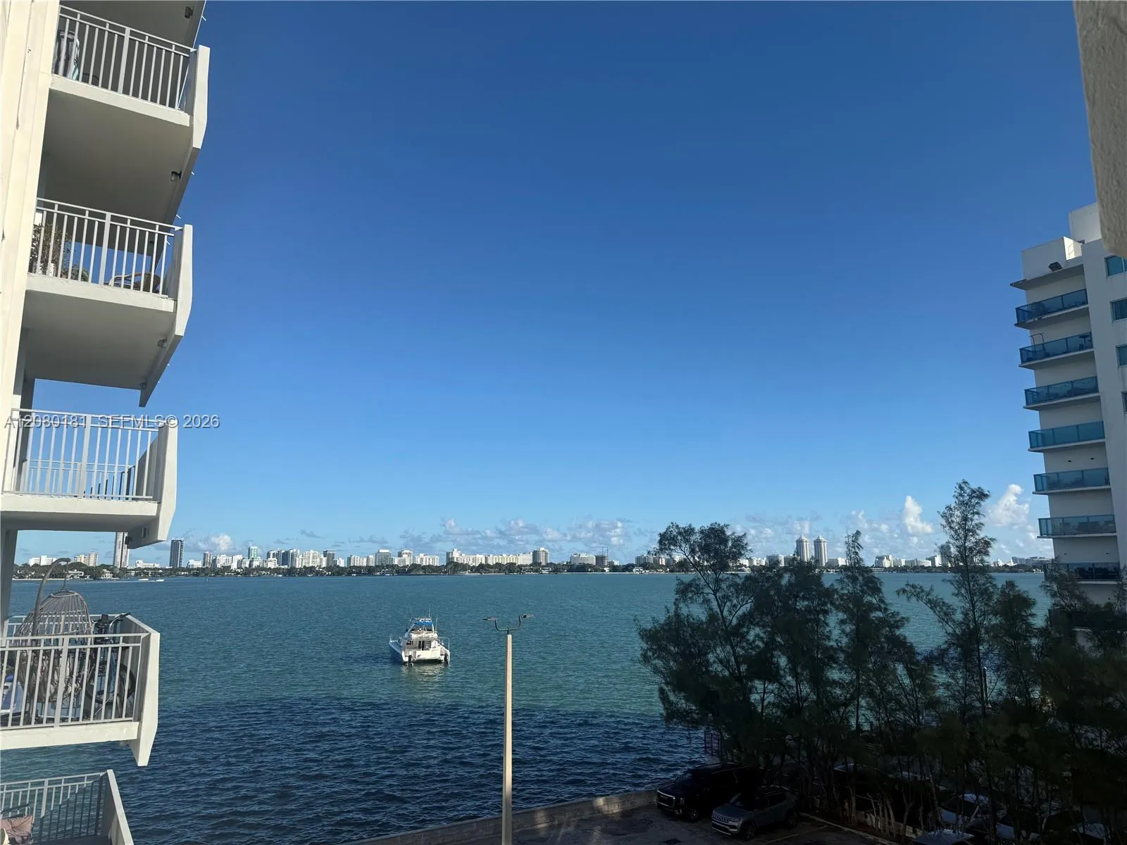 Foto de propiedad en  North Bay Village con MLS# 