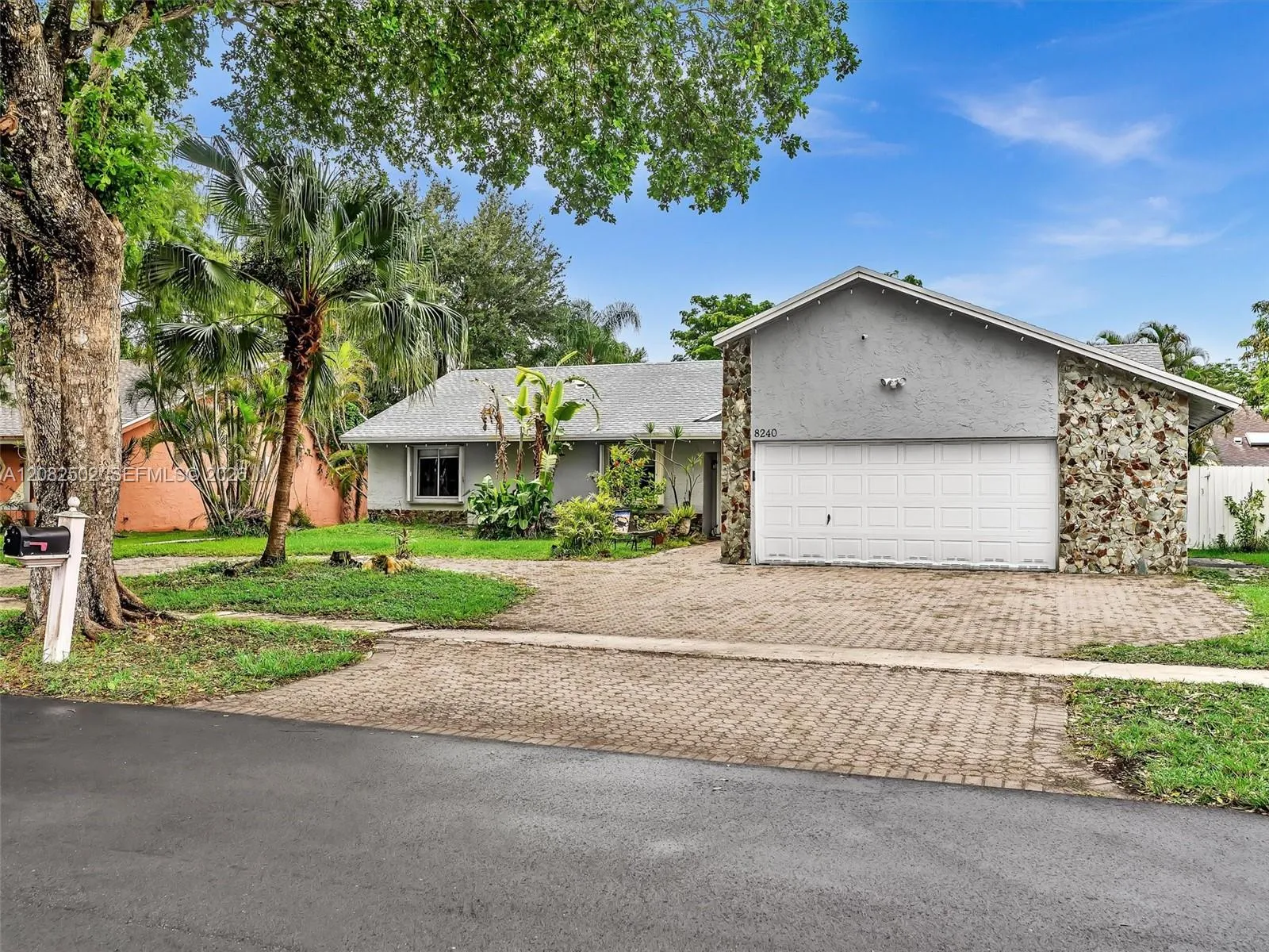 Foto de propiedad en  Lauderhill con MLS# 