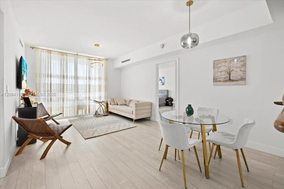 Foto de propiedad en  Hallandale Beach con MLS# 