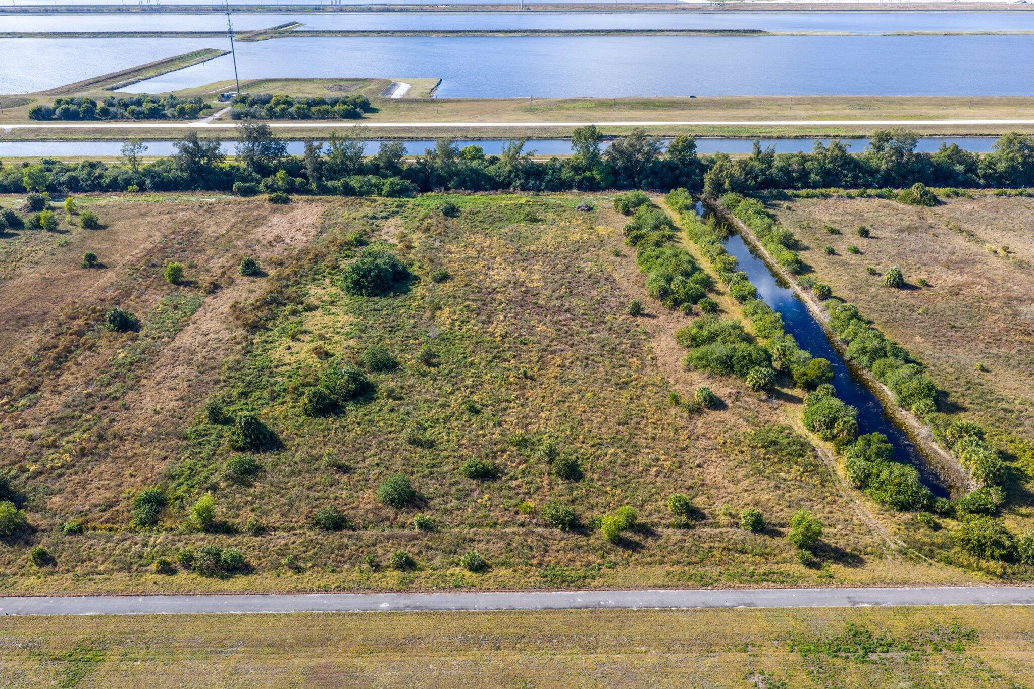 Foto de propiedad en 3113 Frog Hollow, Loxahatchee, FL 33470 Loxahatchee con MLS# 