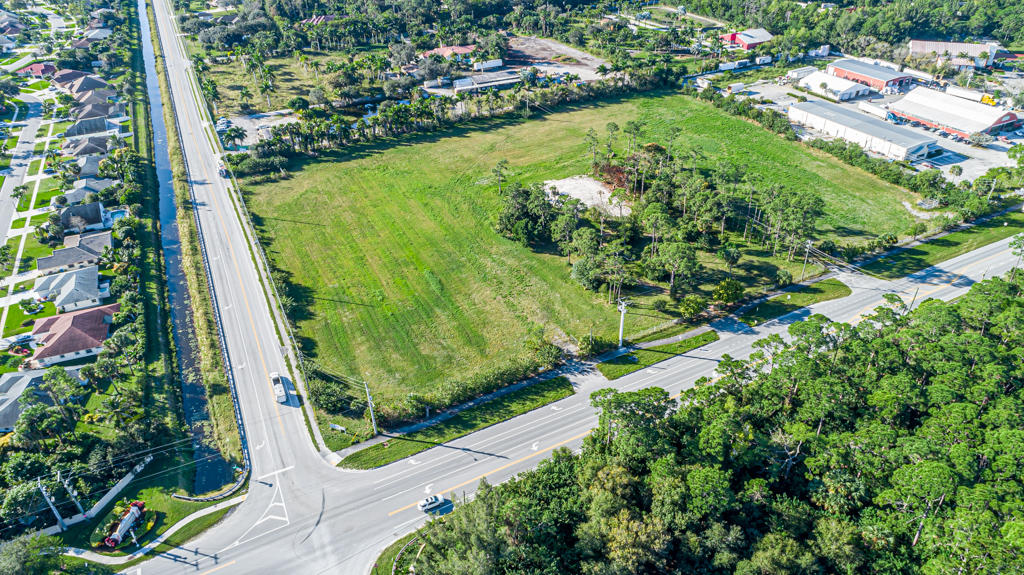 Foto de propiedad en 12900 Okeechobee Boulevard, Loxahatchee Groves, FL 33470 Loxahatchee Groves con MLS# 