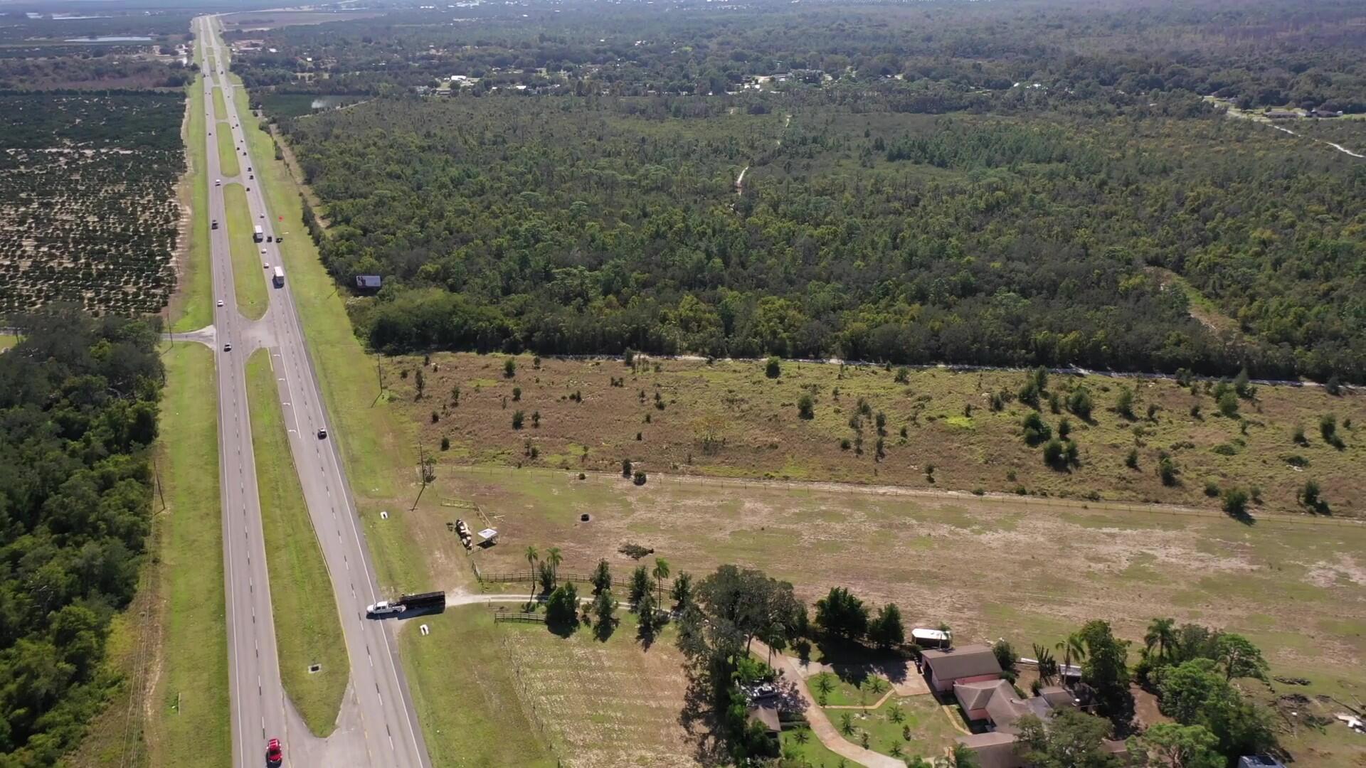 Foto de propiedad en 1055 Lake Josephine Drive, Sebring, FL 33875 Sebring con MLS# 