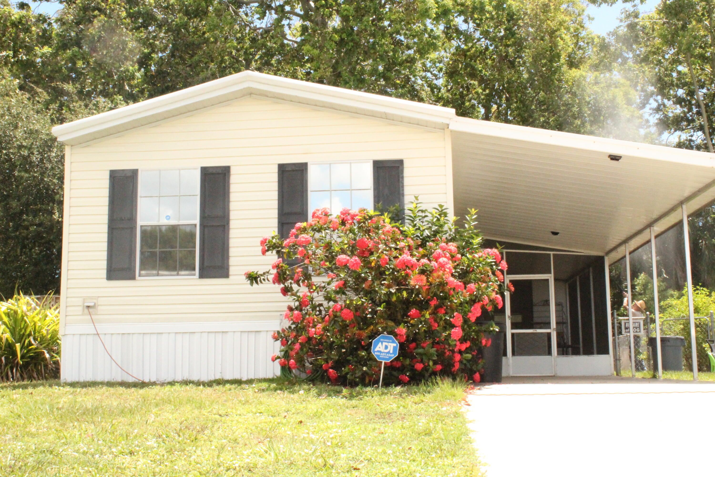 Foto de propiedad en 7409 SE Eagle Avenue, Hobe Sound, FL 33455 Hobe Sound con MLS# 