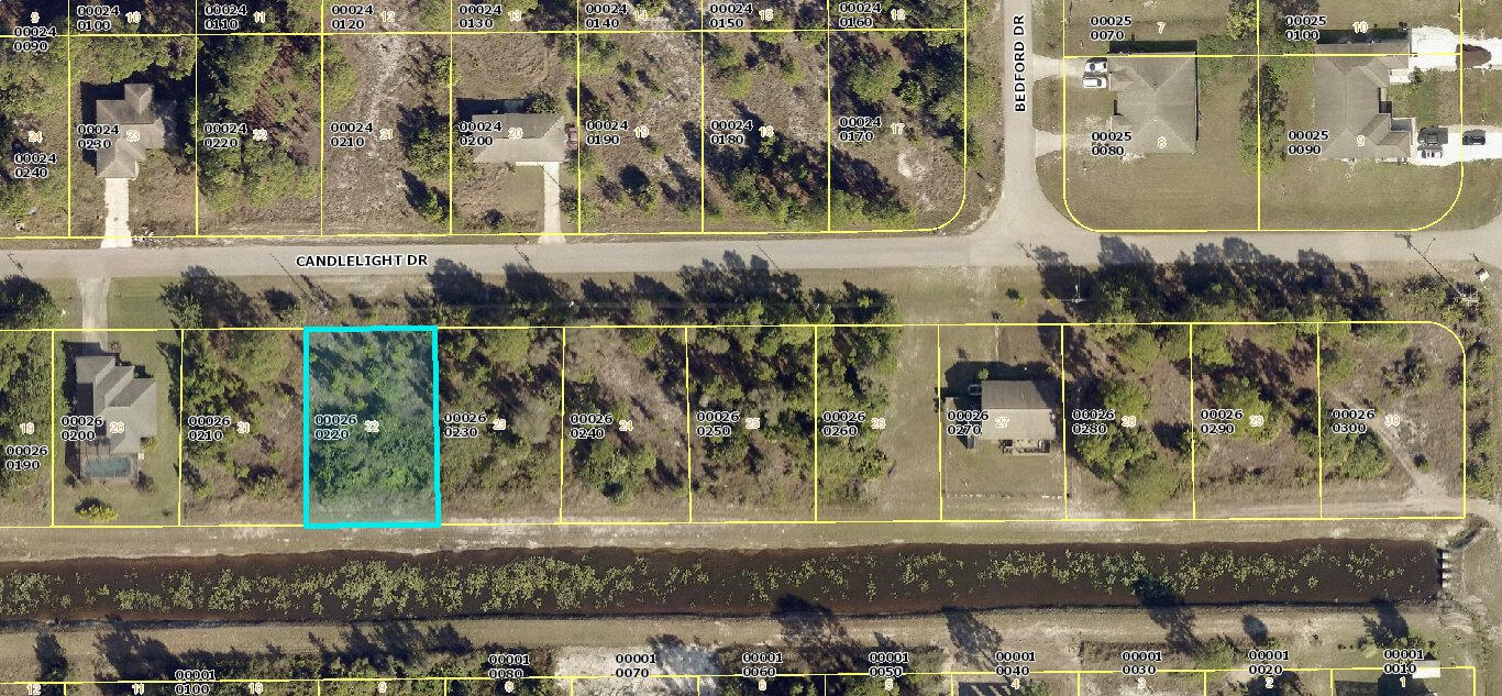 Foto de propiedad en 956 Candlelight Drive, Lehigh Acres, FL 33974 Lehigh Acres con MLS# 