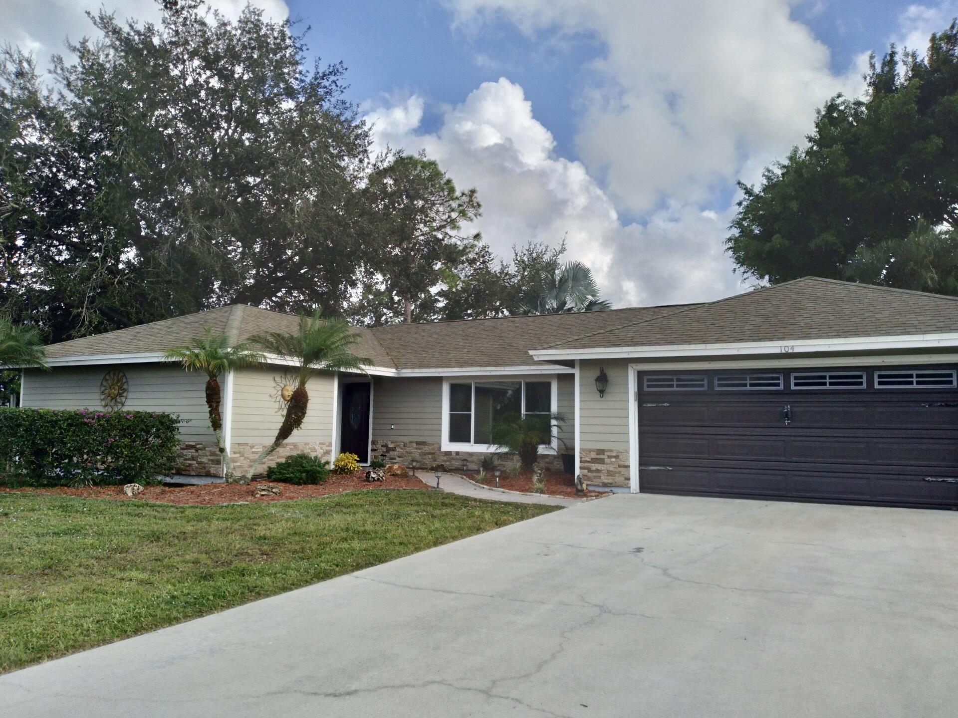 Foto de propiedad en 104 Segura Street, Royal Palm Beach, FL 33411 Royal Palm Beach con MLS# 