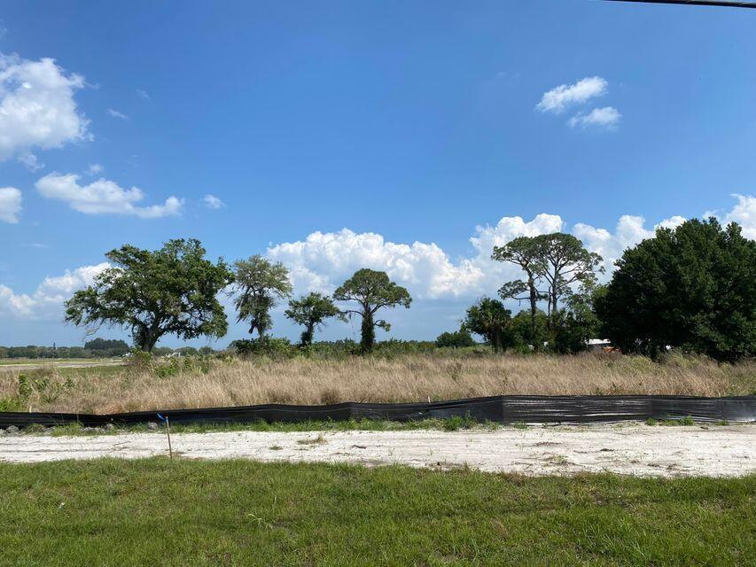 Foto de propiedad en 2722 S Jenkins Road, Fort Pierce, FL 34981 Fort Pierce con MLS# 