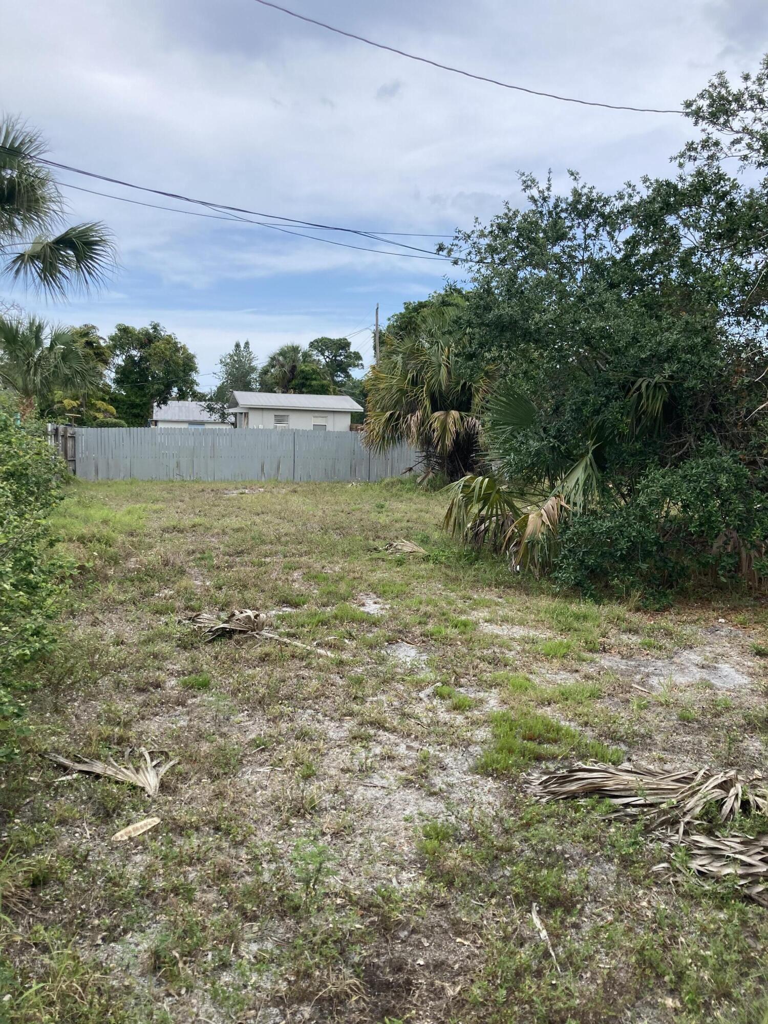 Foto de propiedad en 4669 SE May Avenue, Stuart, FL 34997 Stuart con MLS# 