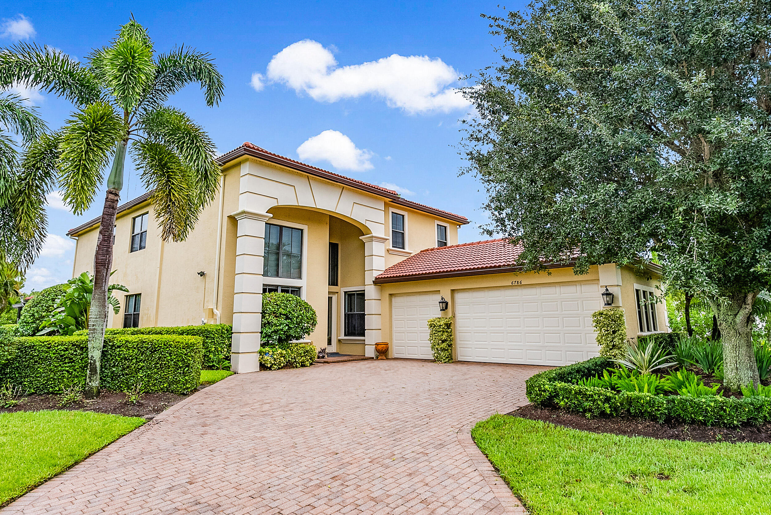 Foto de propiedad en 6786 Fox Hollow Drive, West Palm Beach, FL 33412 West Palm Beach con MLS# 