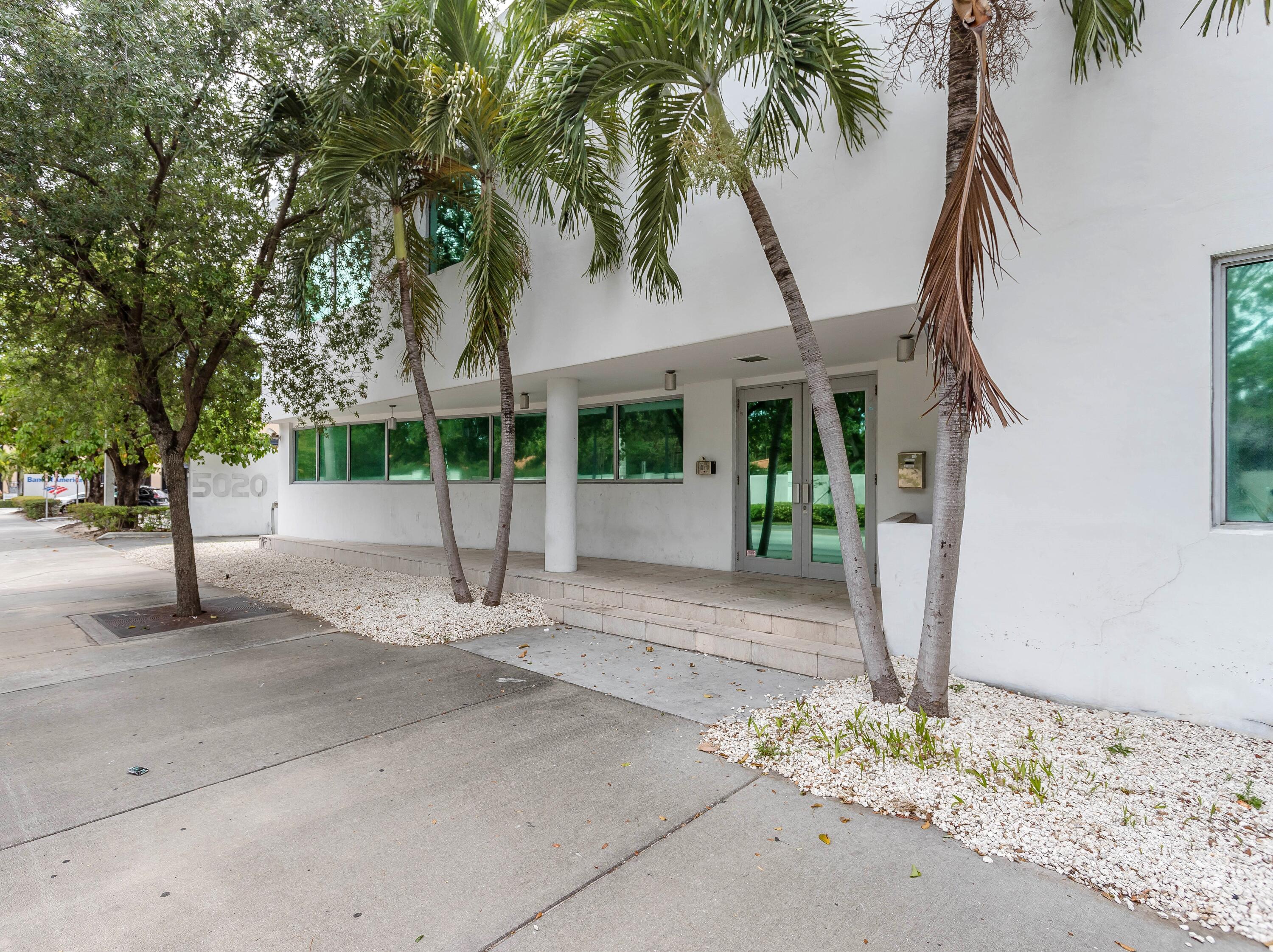 Foto de propiedad en 5020 Biscayne Boulevard, Miami, FL 33137 Miami con MLS# 