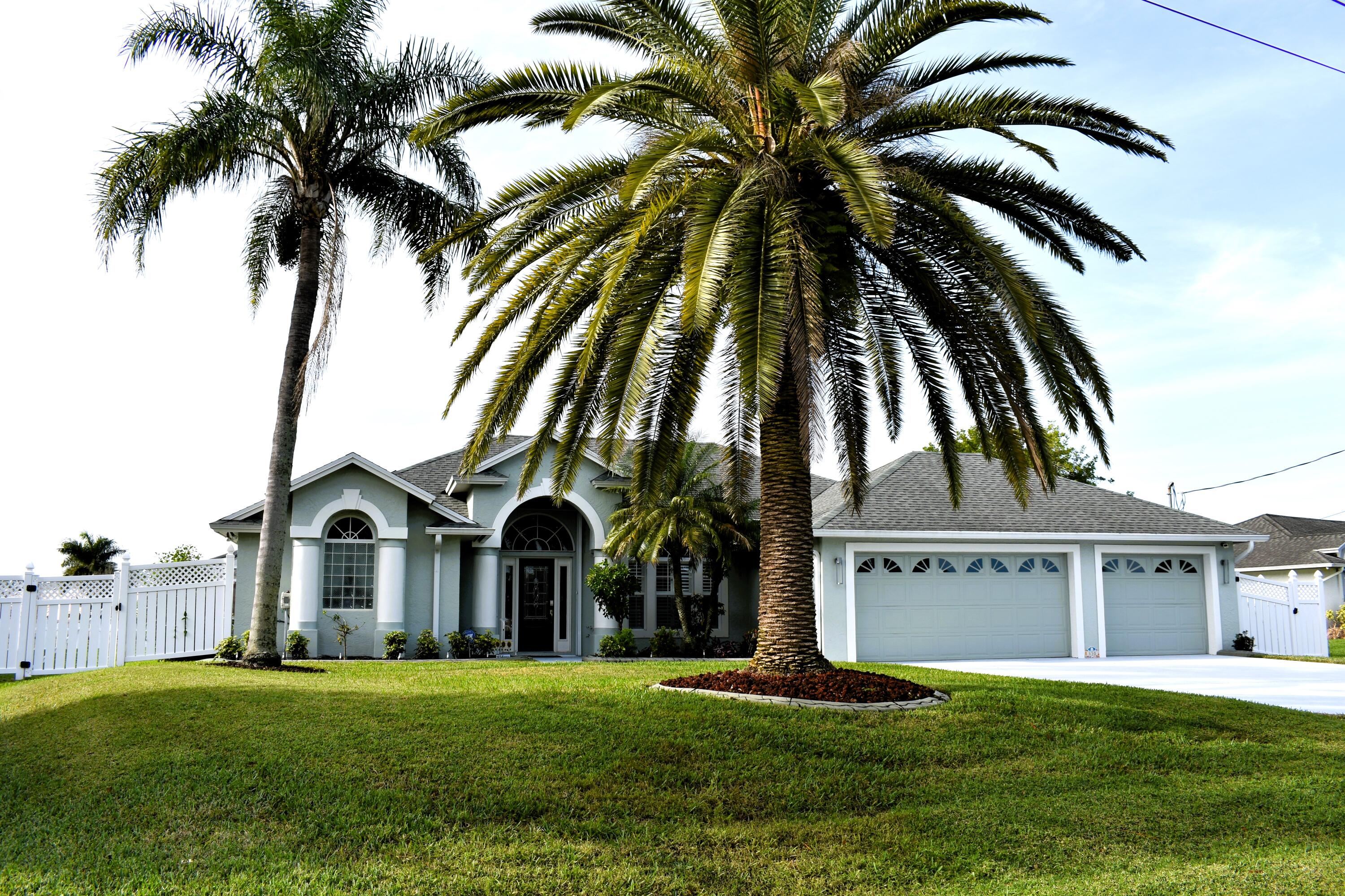 Foto de propiedad en 830 SW College Park Road, Port St. Lucie, FL 34953 Port St. Lucie con MLS# 