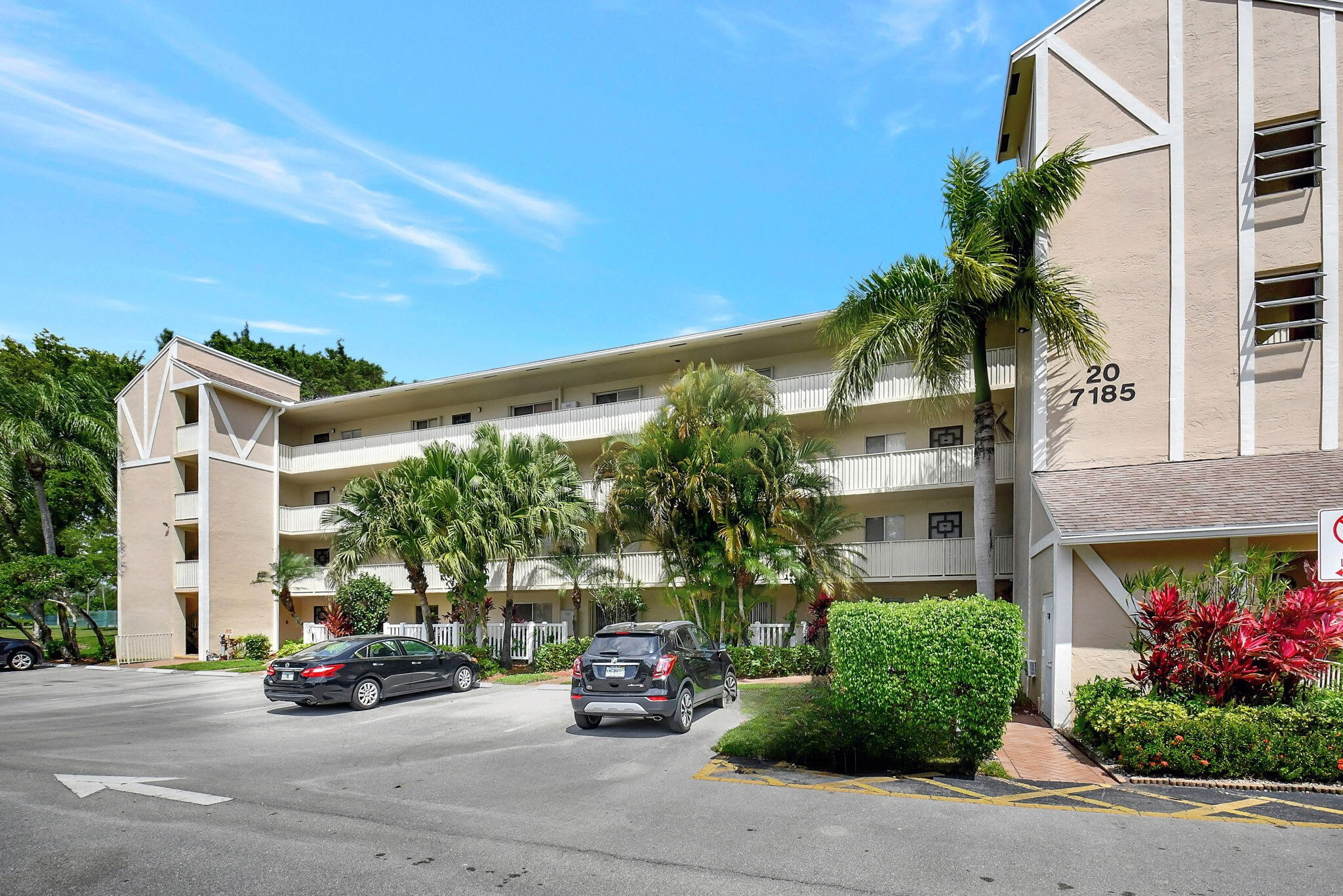 Foto de propiedad en 7185 Huntington Lane 301, Delray Beach, FL 33446 Delray Beach con MLS# 