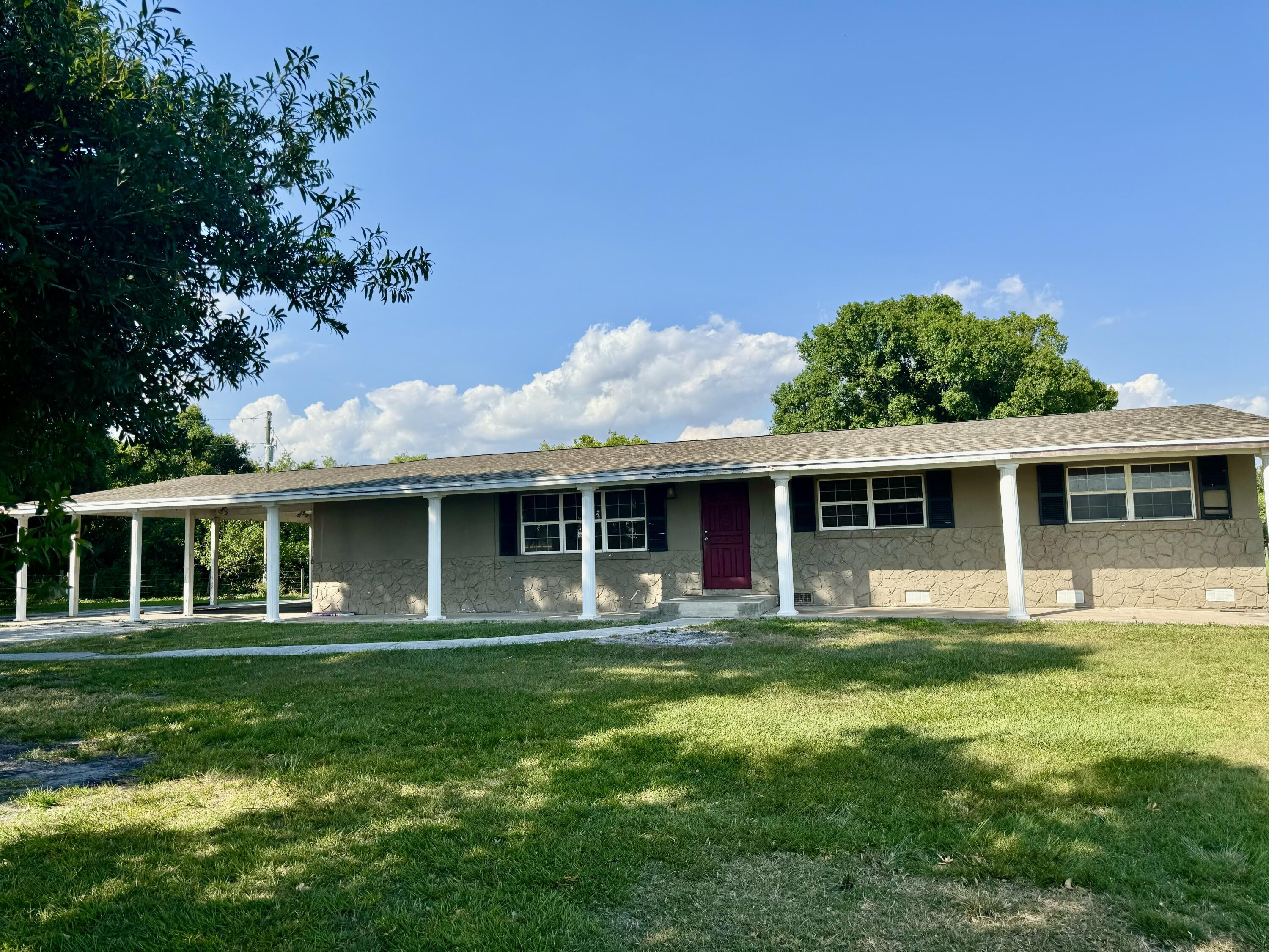 Foto de propiedad en 5200 Us Highway 98, Okeechobee, FL 34972 Okeechobee con MLS# 