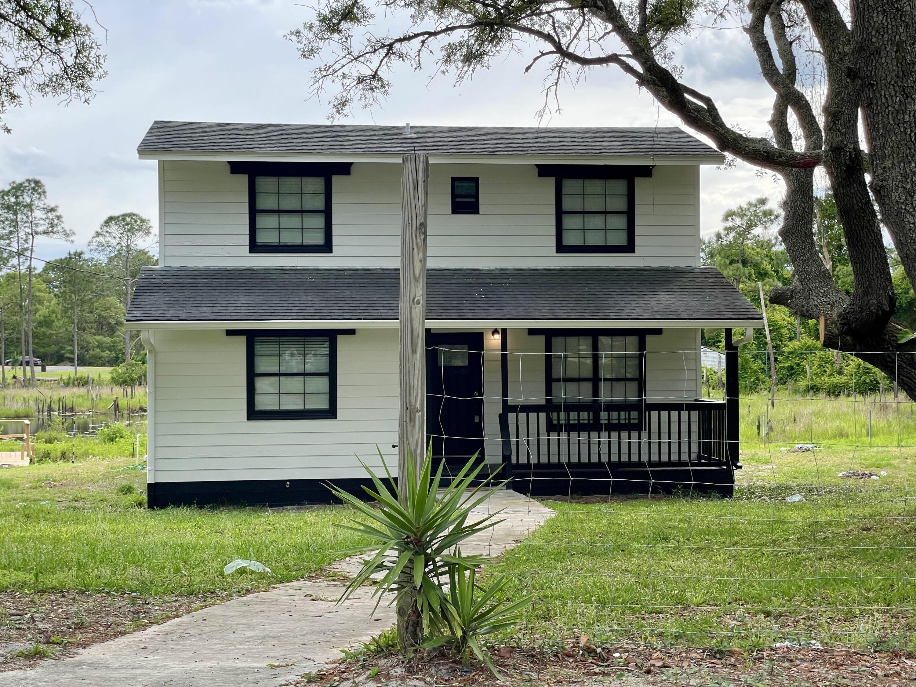 Foto de propiedad en 42111 Chinaberry Court, Eustis, FL 32736 Eustis con MLS# 