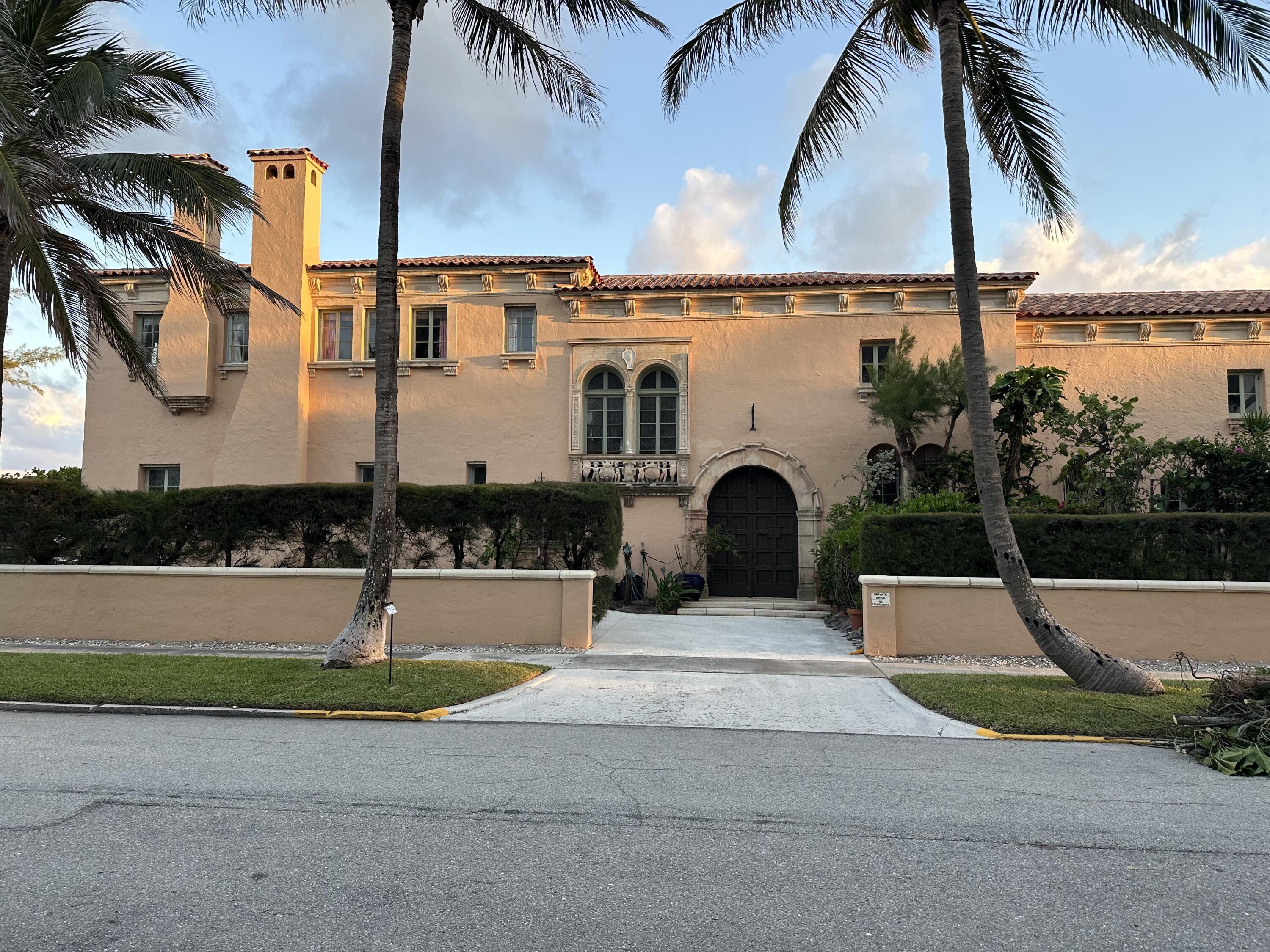 Foto de propiedad en 200 N Ocean Boulevard 1, Palm Beach, FL 33480 Palm Beach con MLS# 