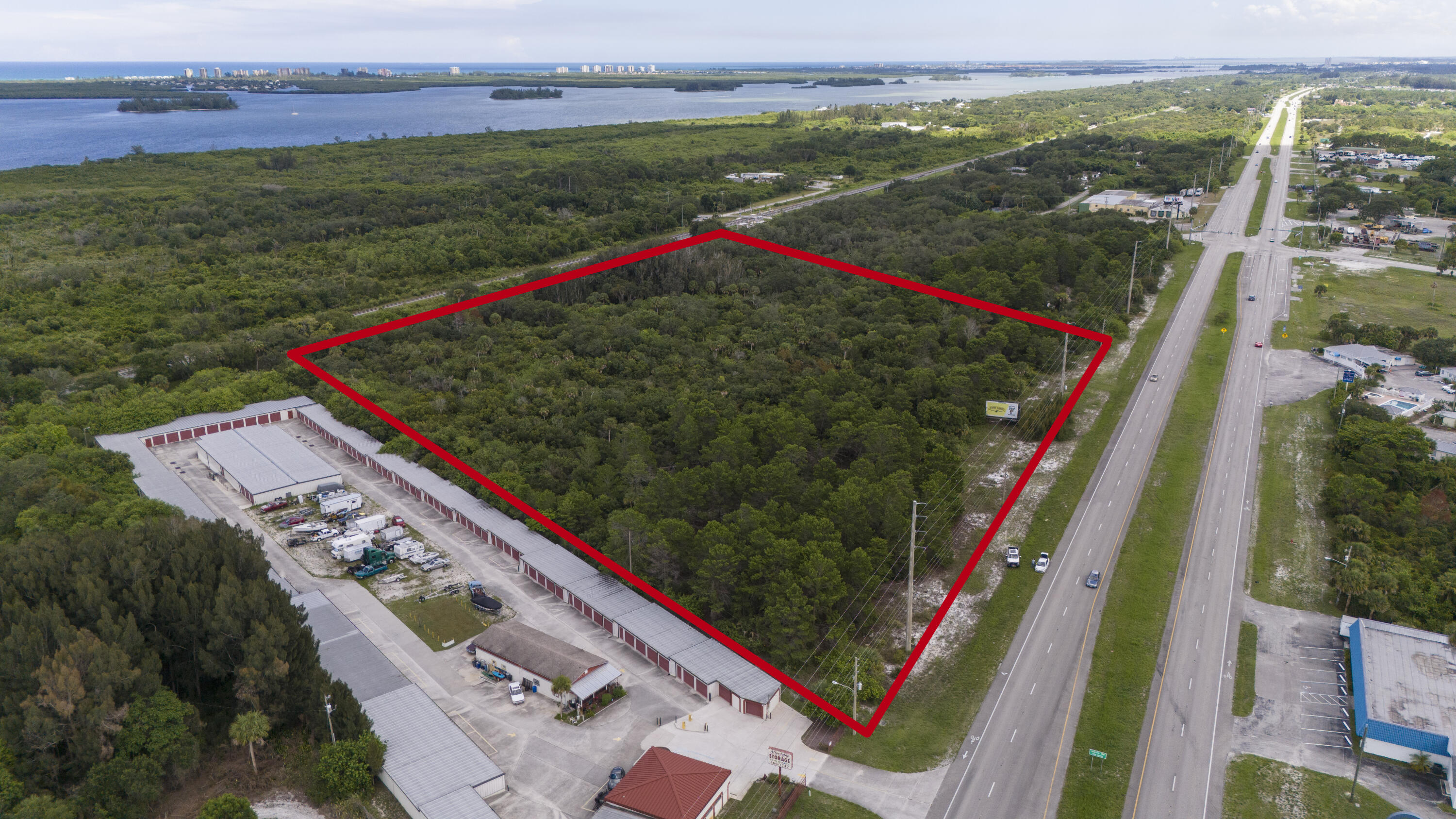 Foto de propiedad en 5000 N Us Highway 1, Fort Pierce, FL 34946 Fort Pierce con MLS# 