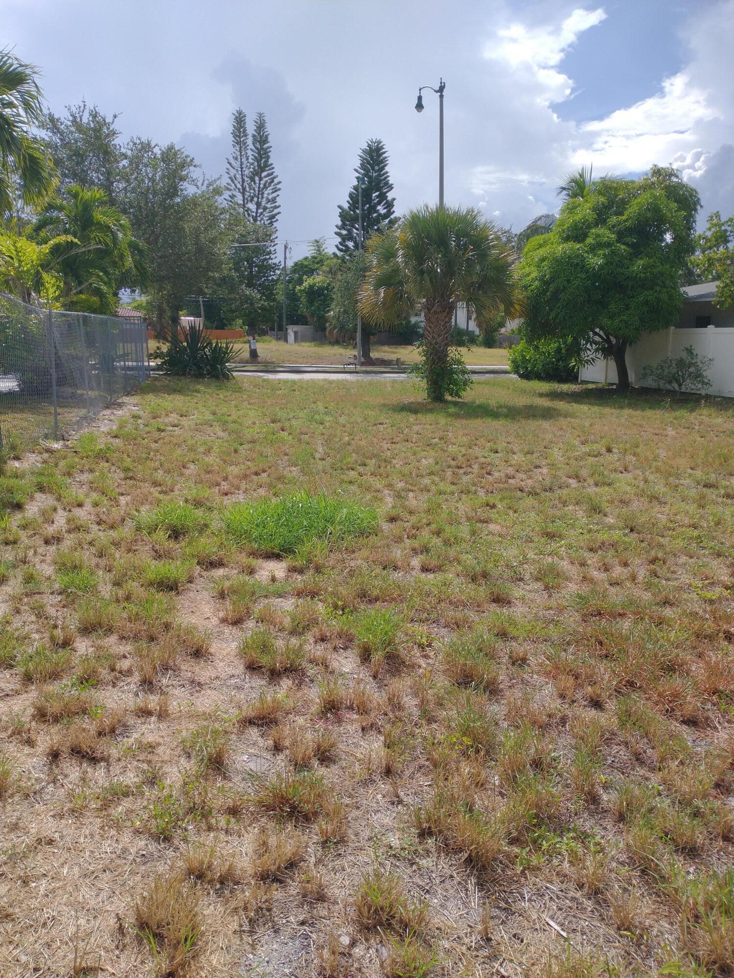 Foto de propiedad en 2907 Broadway Avenue, West Palm Beach, FL 33407 West Palm Beach con MLS# 
