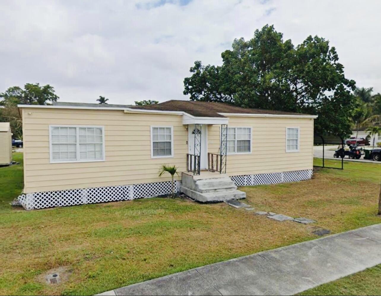 Foto de propiedad en 297 E E 4th St. Street, Pahokee, FL 33476 Pahokee con MLS# 