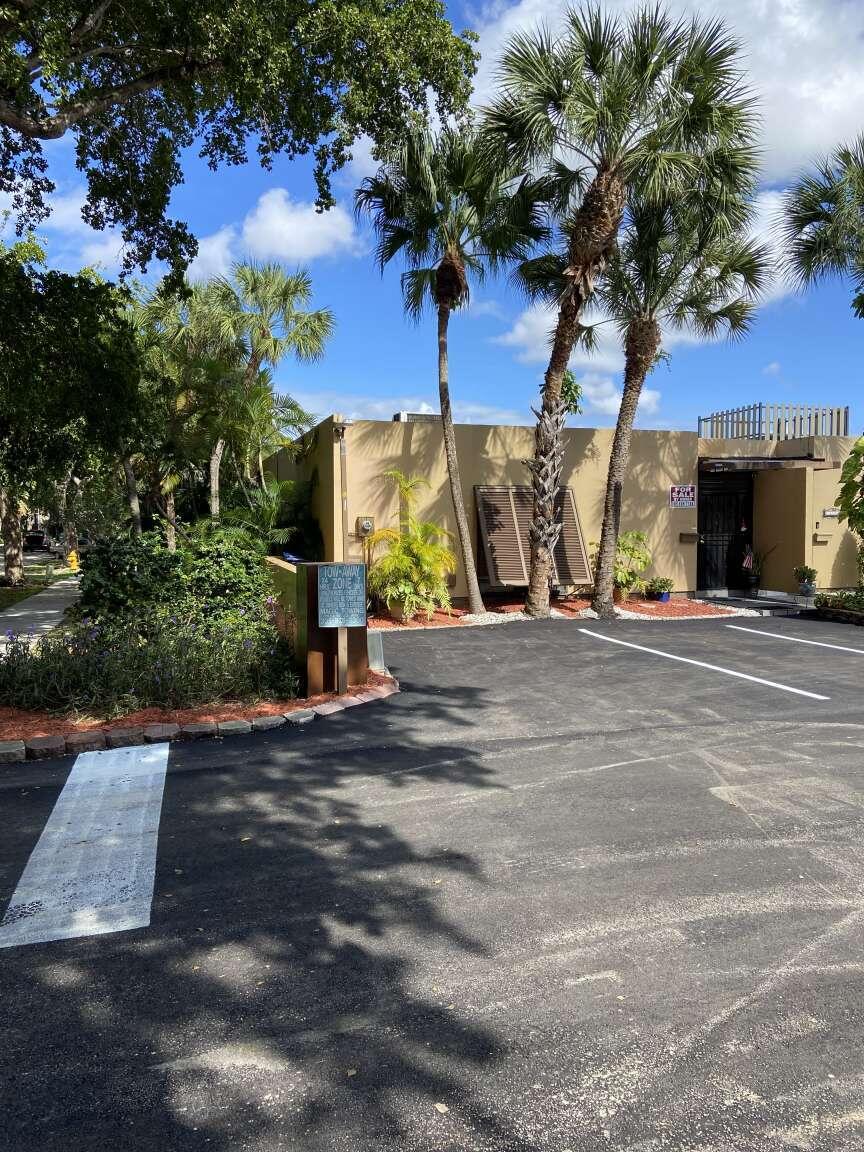 Foto de propiedad en 16023 Kingsmoor Way, Miami Lakes, FL 33014 Miami Lakes con MLS# 