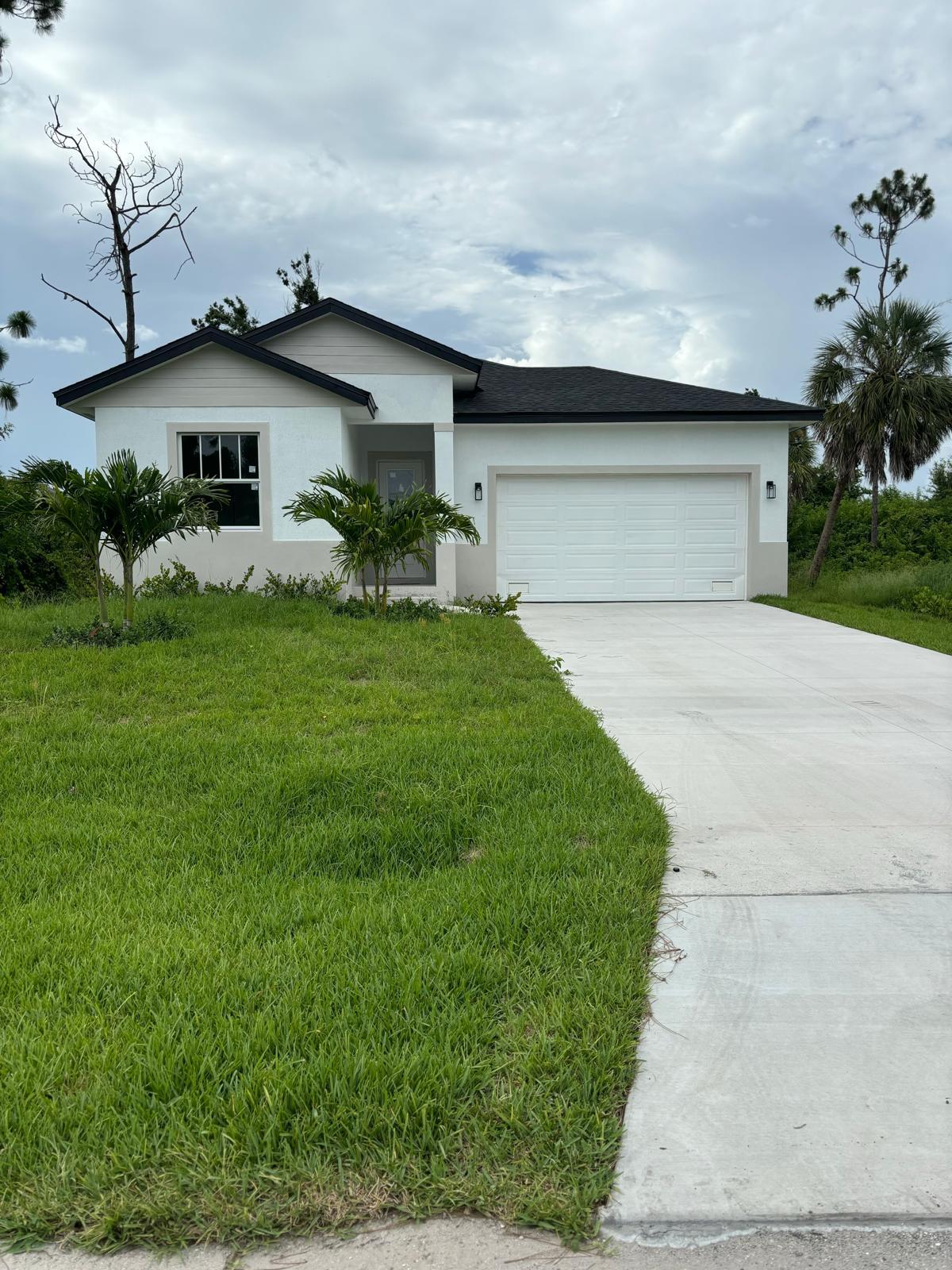 Foto de propiedad en 136 Lomas Rd Road, Rotonda West, FL 33947 Rotonda West con MLS# 