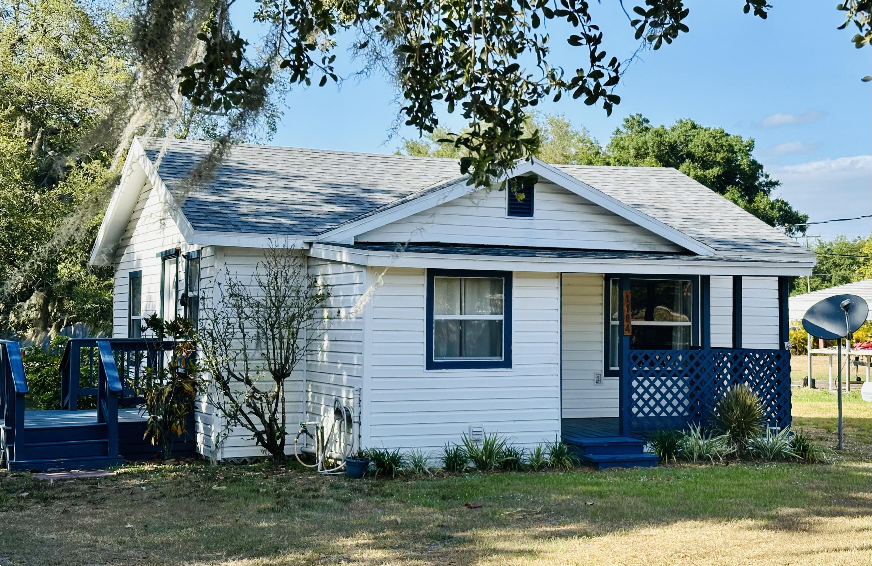 Foto de propiedad en 1104 SW 11th Street, Okeechobee, FL 34974 Okeechobee con MLS# 