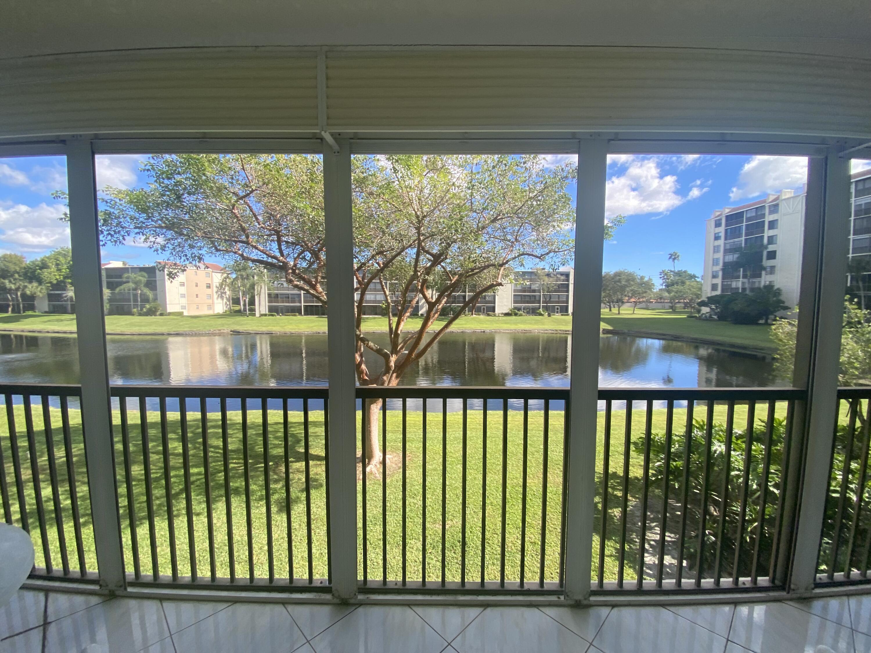Foto de propiedad en 14360 Strathmore Lane 206, Delray Beach, FL 33446 Delray Beach con MLS# 
