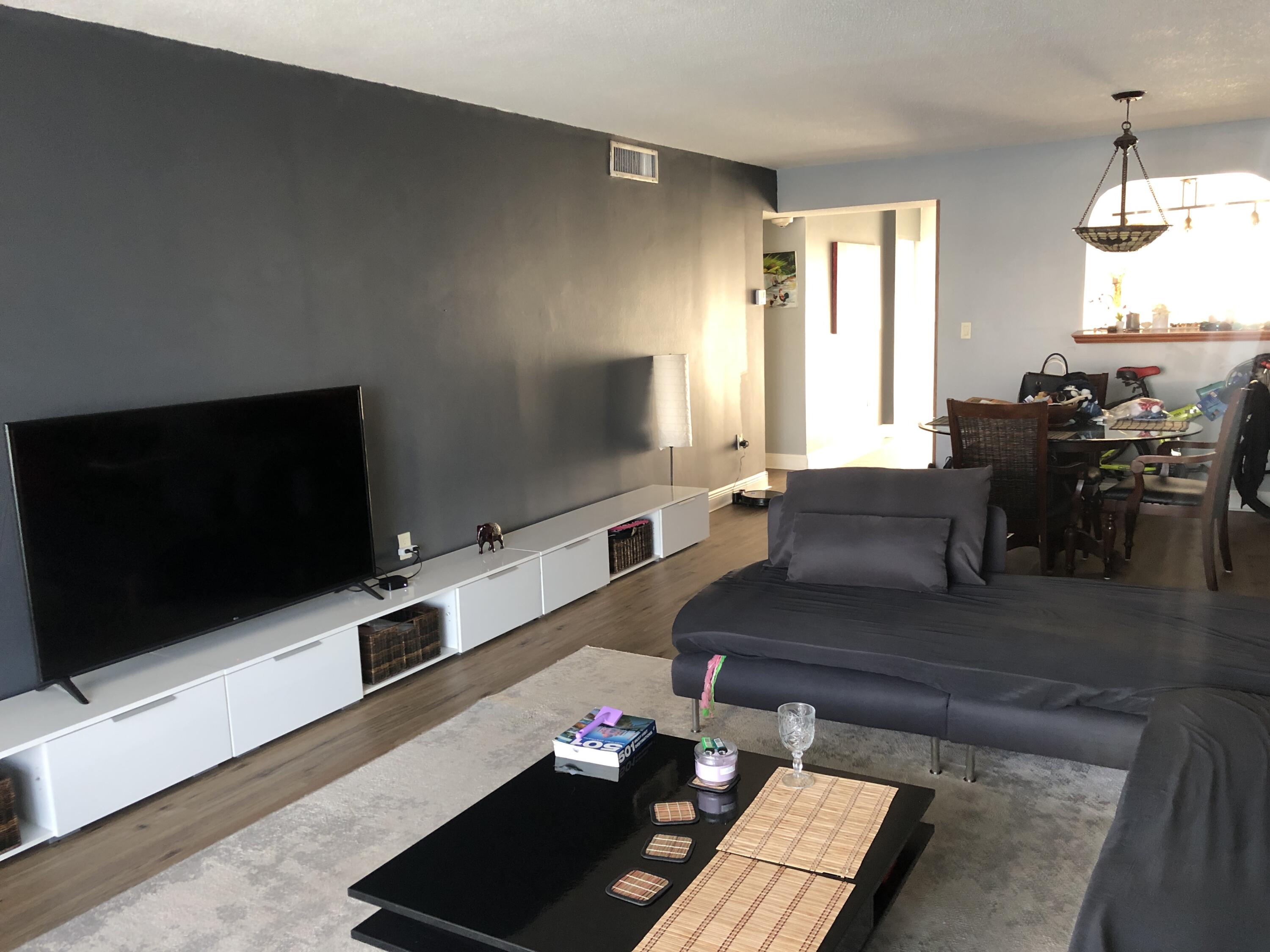 Foto de propiedad en 1175 NE Miami Gardens Drive 103, Miami, FL 33179 Miami con MLS# 