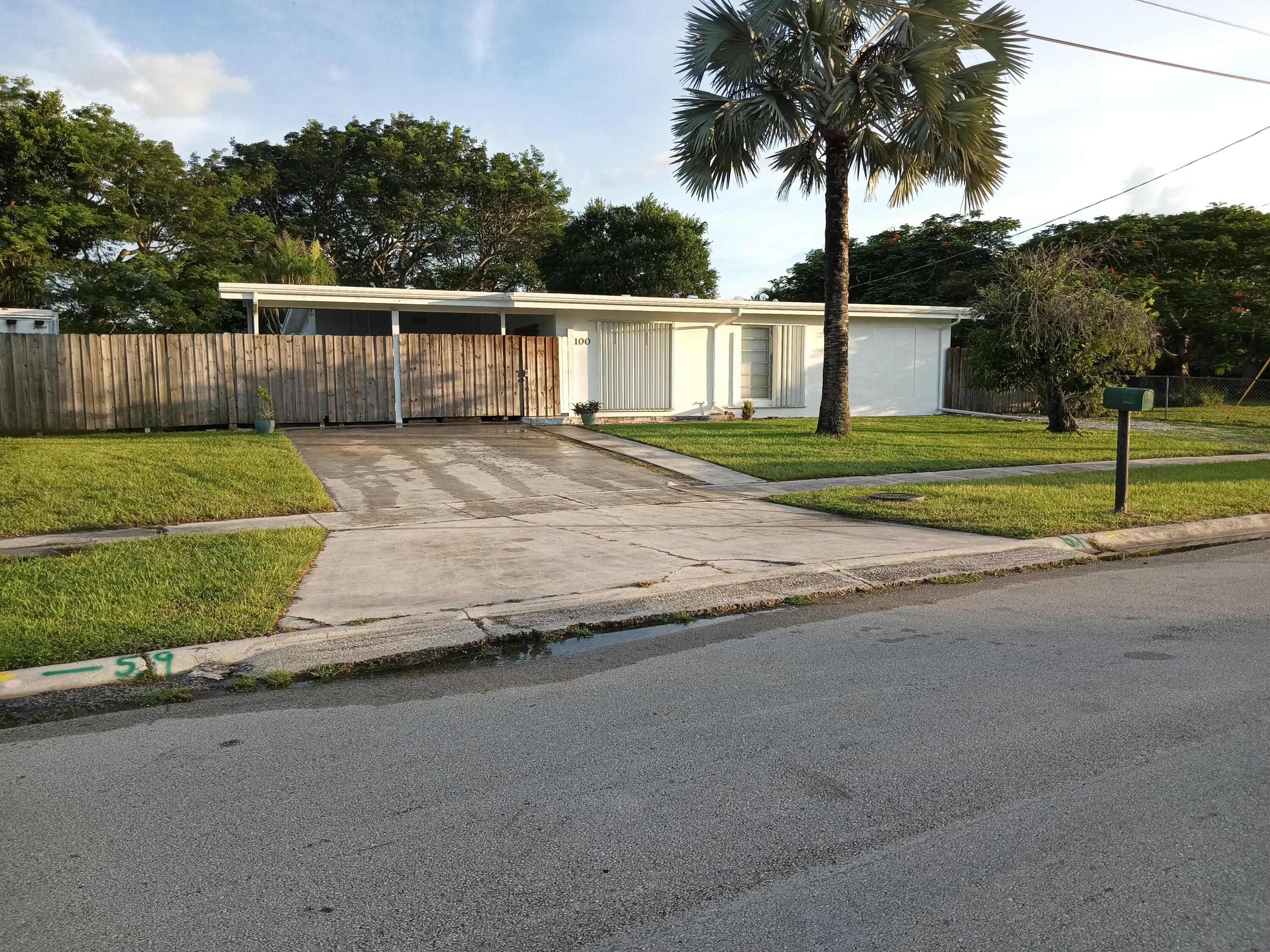 Foto de propiedad en 100 SE Naranja Avenue, Port St. Lucie, FL 34983 Port St. Lucie con MLS# 
