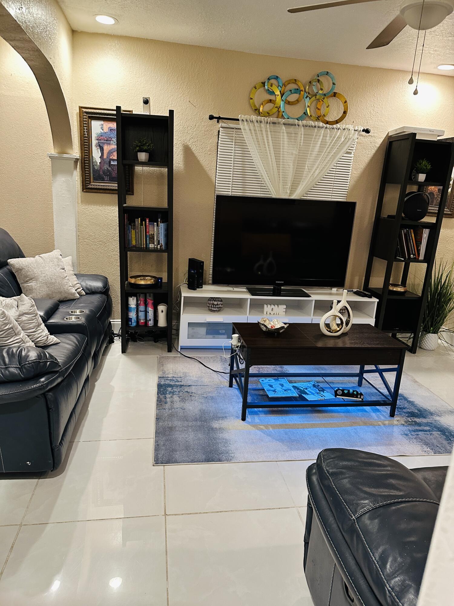 Foto de propiedad en 833 Briggs Street Street, West Palm Beach, FL 33405 West Palm Beach con MLS# 