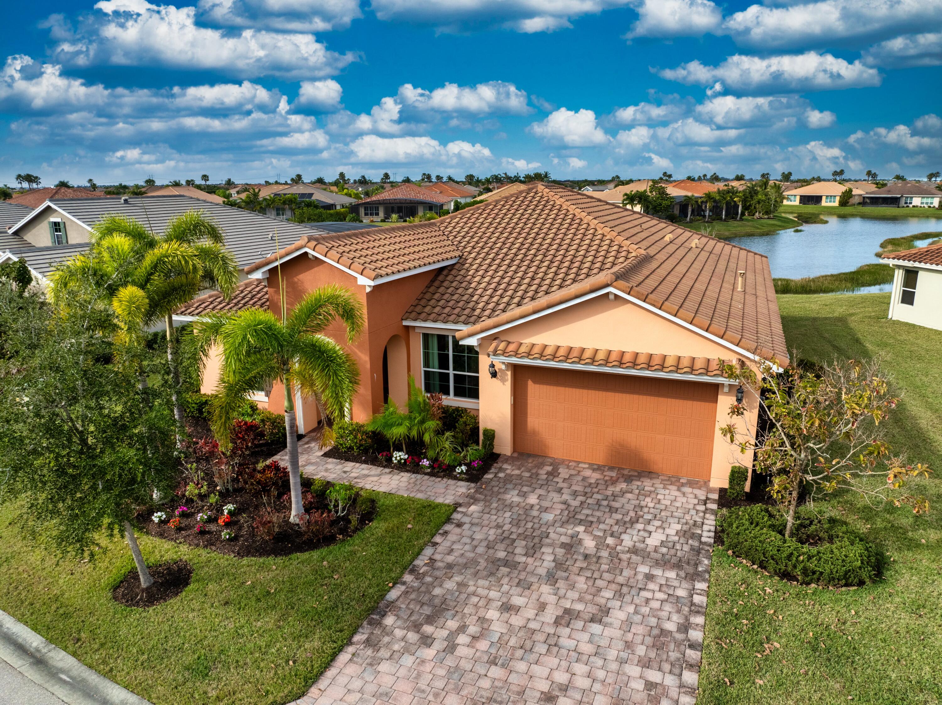 Foto de propiedad en 12074 SW Bayberry Avenue, Port St. Lucie, FL 34987 Port St. Lucie con MLS# 